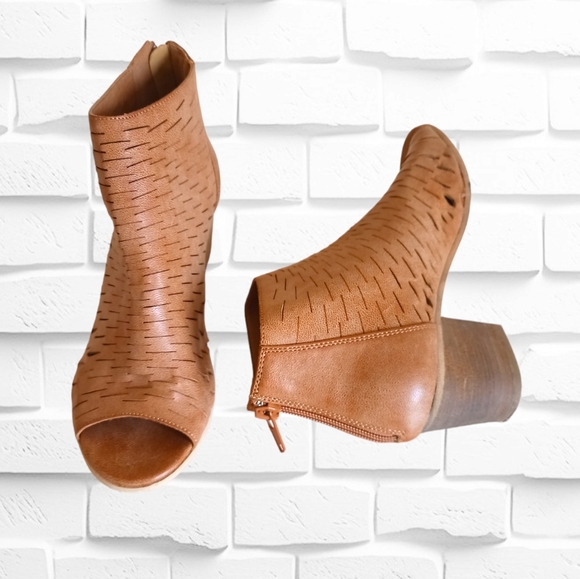 Madden Girl Rockella Women's Tan Leather Open Toe Zip Up Ankle Boots - Picture 13 of 16